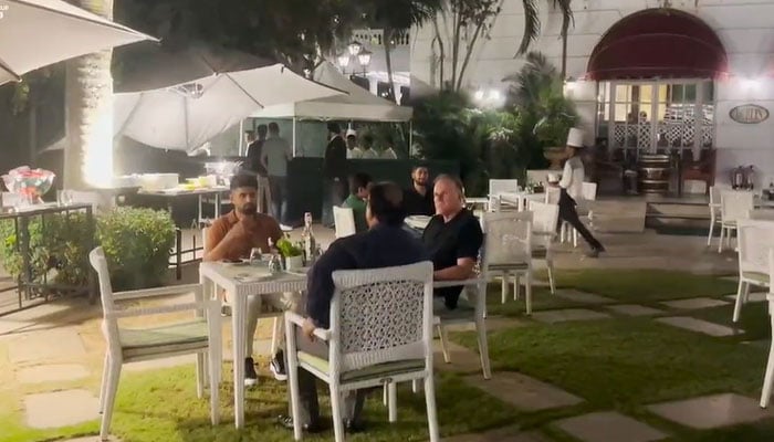 قومی کرکٹرز کا دن بھر آرام کے بعد بنگلورو میں ڈنر
