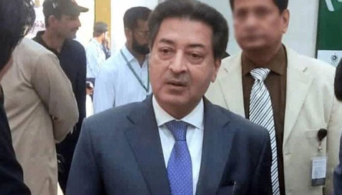 پولنگ ڈے اتوار کو کیوں نہیں رکھا؟ چیف الیکشن کمشنر سے صحافی کا سوال