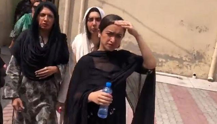 پی ٹی آئی کی صنم جاوید کوٹ لکھپت جیل کے باہر سے پھر گرفتار