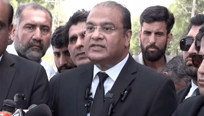 چیئرمین پی ٹی آئی کے وکیل سلمان صفدر ----فائل فوٹو