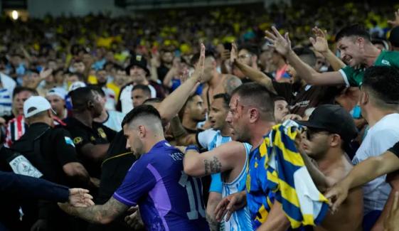 برازیل و ارجنٹائن کے فٹبال میچ میں تماشائی لڑ پڑے