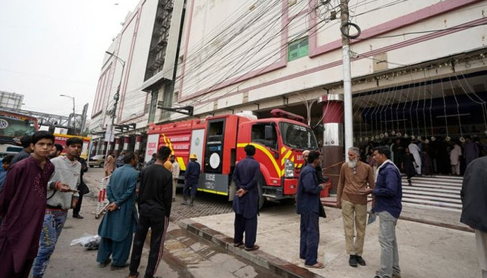 سندھ ہائیکورٹ: شاپنگ سینٹر آتشزدگی، واقعے کیخلاف درخواست فوری سماعت کیلئے منظور