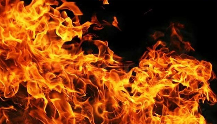 کراچی، موٹرسائیکل کے اسپیئر پارٹس بنانے کے کارخانے میں آتشزدگی