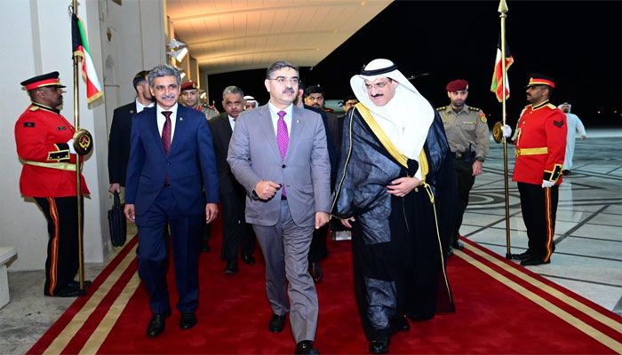 نگراں وزیرِ اعظم دورہ کویت مکمل کرکے دبئی روانہ