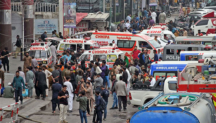 کراچی: شاپنگ مال میں آگ لگنے کا واقعہ، 5 افراد زیر حراست