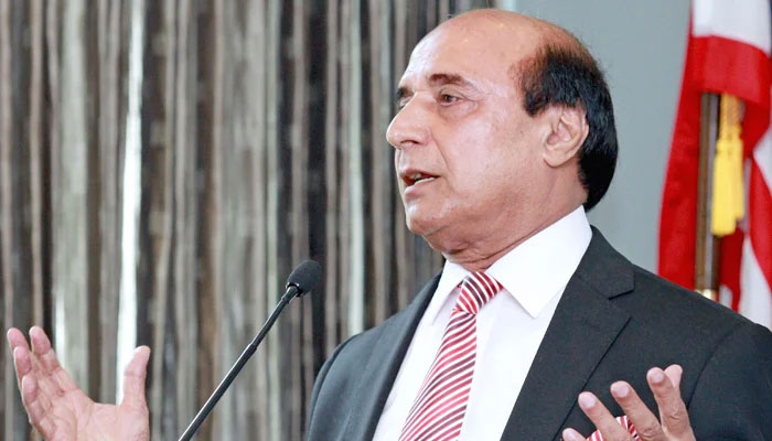 چیئرمین پی ٹی آئی کے وکیل لطیف کھوسہ-----فائل فوٹو