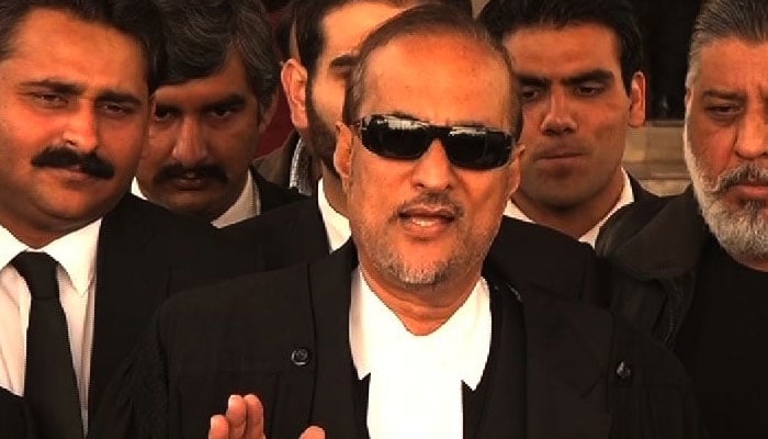 پاکستان تحریک انصاف کے رہنما بابر اعوان---فائل فوٹو