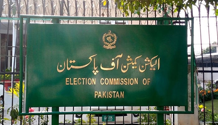 سابق چیئرمین پی ٹی آئی کی نااہلیت سے متعلق کیس کا فیصلہ محفوظ