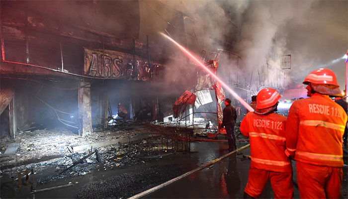 عائشہ منزل پر فرنیچر کی دکانوں میں آتشزدگی، 4 افراد جاں بحق
