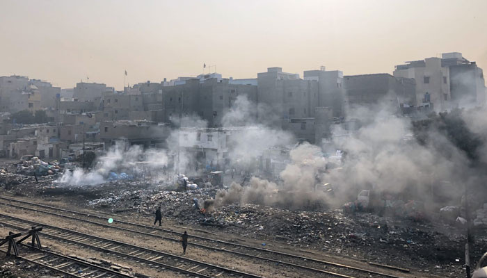 لاہور: اسموگ سے نزلہ، زکام، بخار، گلے میں انفیکشن کی شکایات میں اضافہ