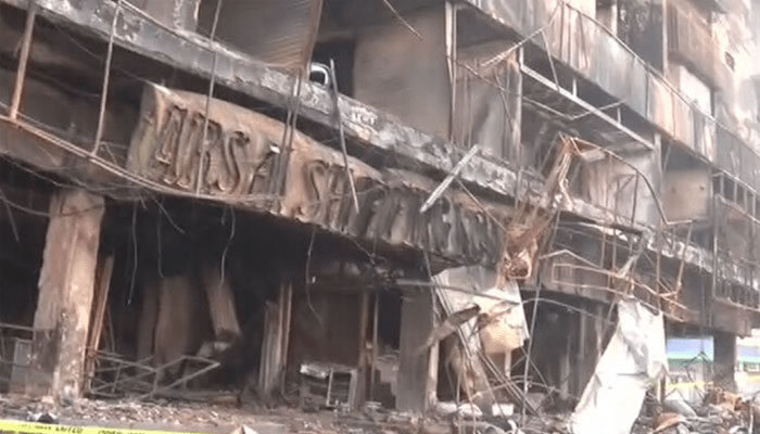 عائشہ منزل پر آگ سے متاثرہ عمارت کی دکانوں سے سامان نکالنے کی اجازت دیدی گئی