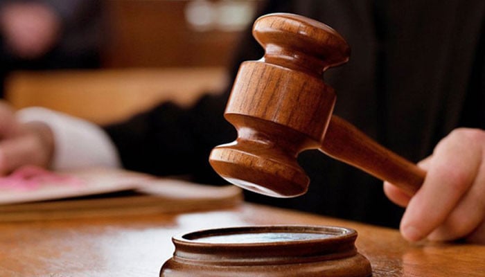 بانیٔ پی ٹی آئی کی 3، شاہ محمود قریشی کی 2 مقدمات میں ضمانتیں منظور