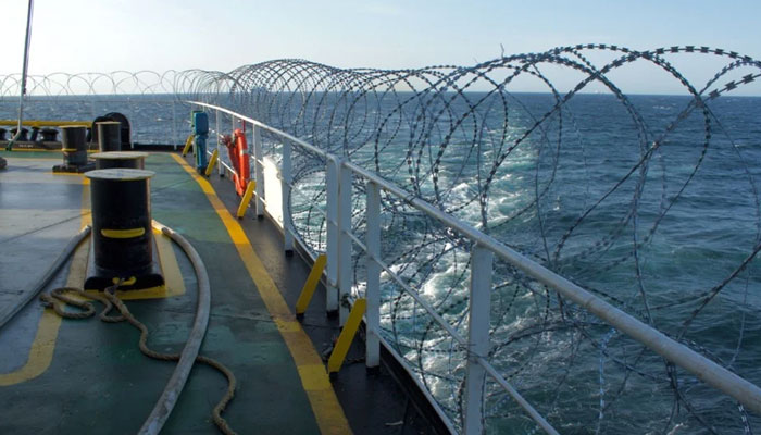 حوثی گروپ کے حملے: شپنگ کمپنیوں نے بحیرہ احمر میں آمد و رفت معطل کردی