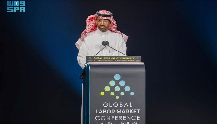 سعودی عرب کے وزیر برائے انسانی وسائل اور سماجی ترقی انجینئر احمد بن سلیمان الراجی کانفرنس سے خطاب کررہے ہیں۔(تصویر سوشل میڈیا)