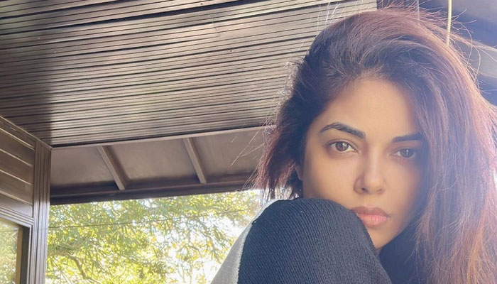 میرا چوپڑا نے پریانکا اور پرینیتی چوپڑا سے تعلق پر لب کشائی کردی