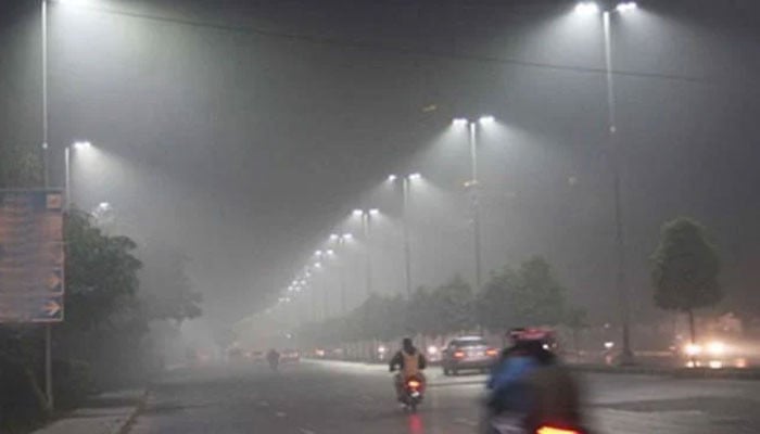 پنجاب، سردی کی شدت سے دھند کا دورانیہ بڑھ گیا