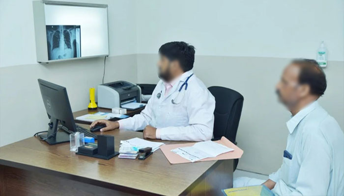 لاہور کے اسپتالوں میں نمونیا سے متاثرہ افراد کا رش