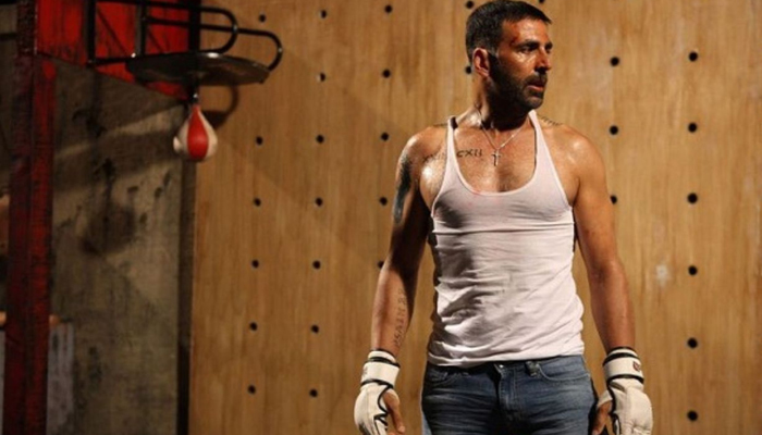 اداکاروں کو دیکھ کر متاثر ہونے کے بجائے طویل المدتی فٹنس کو ترجیح بنائیں، اکشے کمار