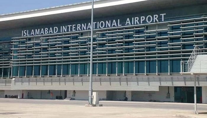 دھند کی وجہ سے اسلام آباد انٹرنیشنل ایئرپورٹ پر پروازوں کا شیڈول متاثر