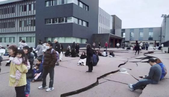 جاپان میں شدید زلزلے کی دل دہلا دینے والی ویڈیوز سامنے آگئیں