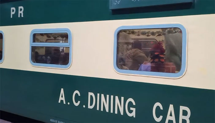 پاکستان ریلوے نے نئی ڈائننگ کار کا افتتاح کردیا، 45 مسافر کھانا کھا سکیں گے