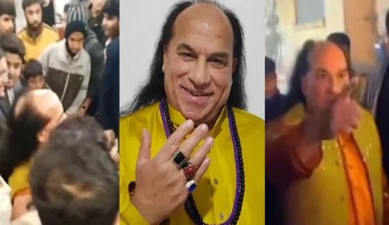 بدمزگی پر چاہت فتح پروگرام چھوڑ کر چلے گئے