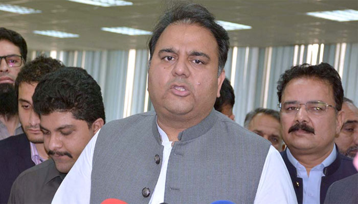 کیا بانی پی ٹی آئی نے کالم لکھا ہوگا؟ صحافی کا فواد چوہدری سوال