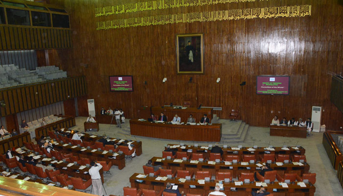 عام انتخابات ملتوی کرانے کی قرارداد سینیٹ میں جمع