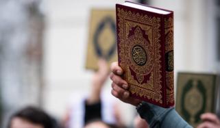 نیدرلینڈز: مسلمان نوجوانوں نے قرآن کی توہین ناکام بنا دی