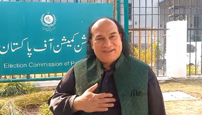 چاہت فتح علی خان پارٹی کی رجسٹریشن کیلئے الیکشن کمیشن پہنچ گئے