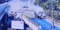 بھارت: ٹریفک حادثے میں 4 افراد ہلاک، ویڈیو بھی سامنے آگئی