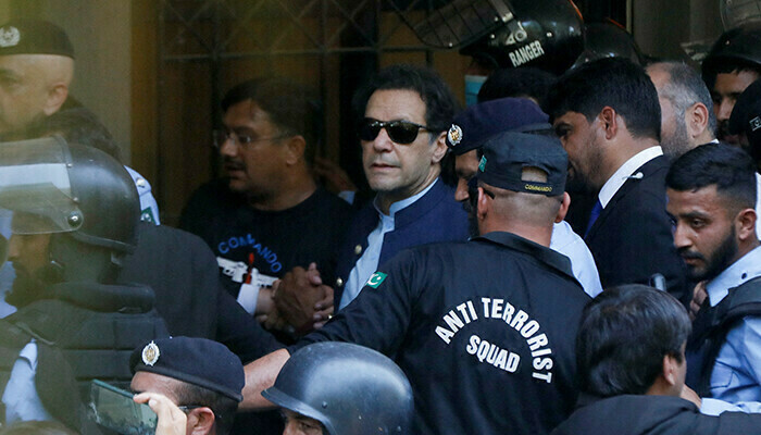 190 ملین پاؤنڈ ریفرنس: بانی پی ٹی آئی اور بشریٰ بی بی پر فرد جرم عائد نہ ہوسکی