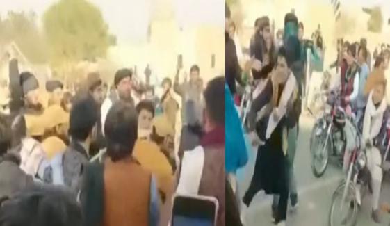 کرک: پی ٹی آئی اور جے یو آئی کارکنوں کے جھڑپ کی ویڈیو سامنے آگئی