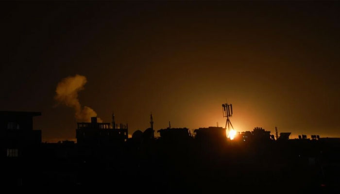 جنوبی غزہ کے شہر رفح میں رات بھر اسرائیلی بمباری میں درجنوں فلسطینی شہید --- فائل فوٹو