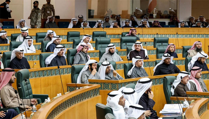 کویتی پارلیمان تحلیل، اراکین نے امیر کویت کے خطاب پر تنقید کی تھی