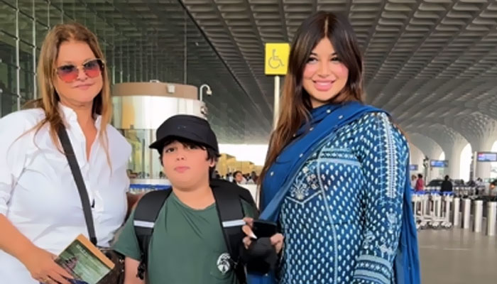 37 سالہ عائشہ تاکیہ نے فرحان اعظمی سے 2009ء میں شادی کے بعدبالی ووڈ کو خیر باد کہہ دیا تھا۔