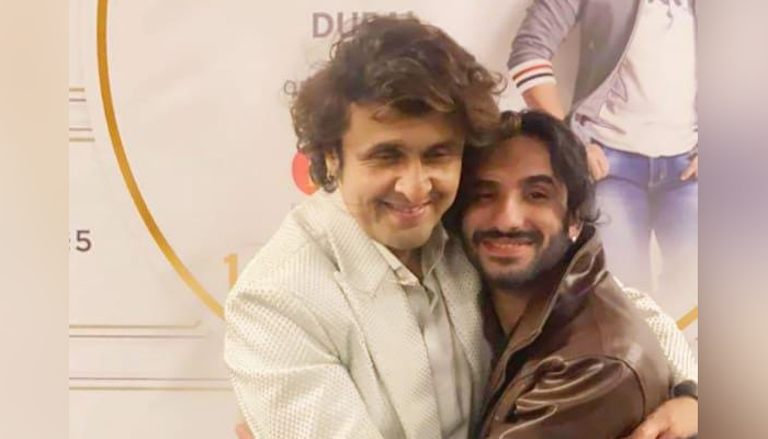 پاکستانی گلوکار فرخ مون کی اپنے استاد  گلوکار سونو نگم سے دبئی میں ملاقات