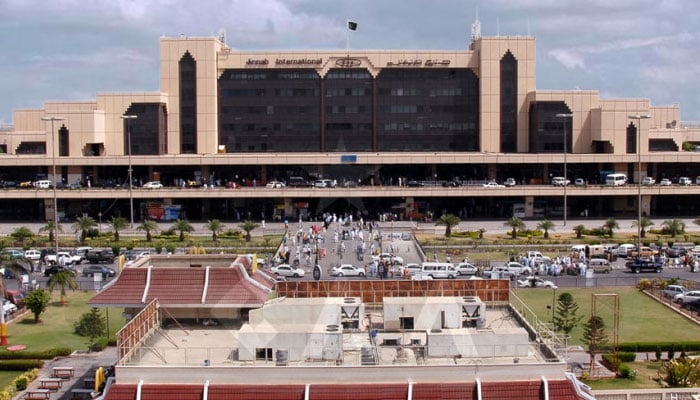کراچی، ایئرپورٹ سے مسافر گرفتار، جعلی اماراتی درہم برآمد