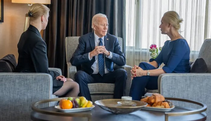 امریکی صدر کی روسی اپوزیشن رہنما کی بیوہ اور بیٹی سے ملاقات