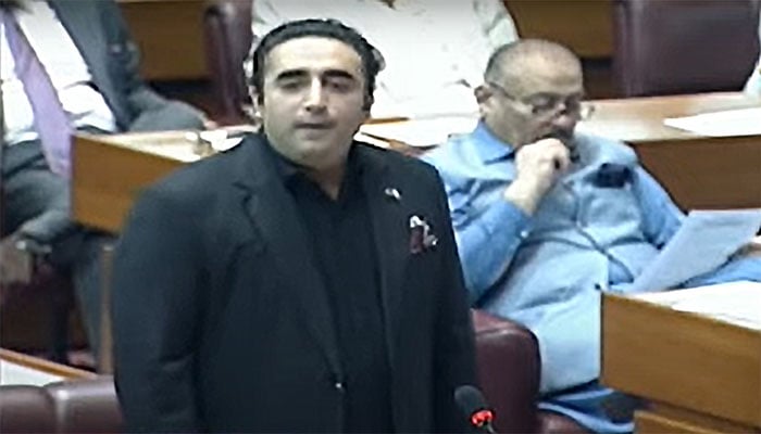 بلاول بھٹو زرداری قومی اسمبلی میں اظہارِ خیال کرتے ہوئے—ٹی وی گریب