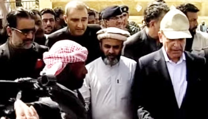 وزیرِ اعظم شہباز شریف گوادر پہنچ گئے—ٹی وی گریب