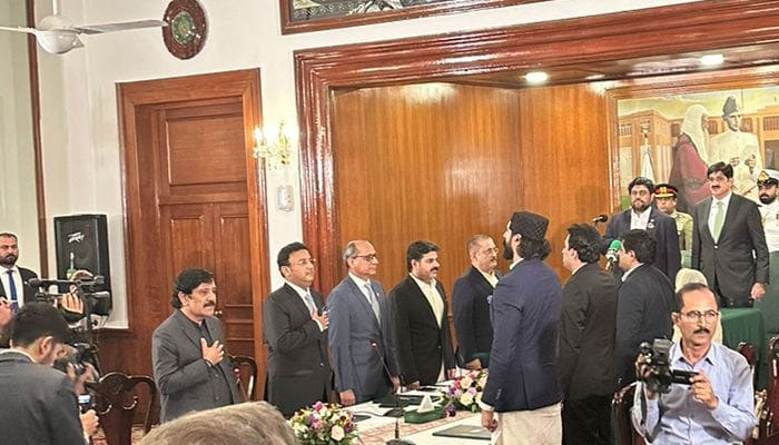 مراد علی شاہ کی نئی کابینہ کے 9 وزراء نے حلف اٹھالیا