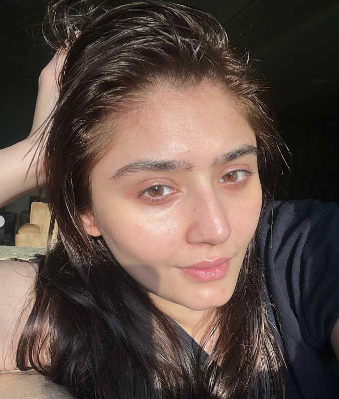 'Khaie and Ishq Mushid' famed Dur-e-Fishan takes sunkissed selfies like a pro: See photos