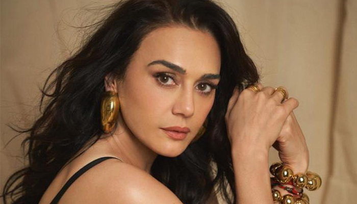 Preity Zinta sways in love with jalebis