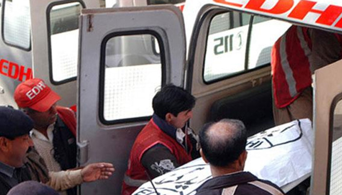 جامشورو: پولیس کے تعاقب پر تیز رفتار گاڑی الٹ گئی، 3 افراد ہلاک