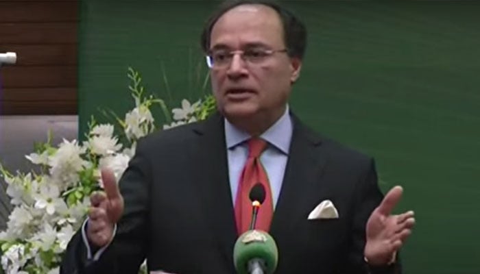 وفاقی وزیرِ خزانہ محمد اورنگ زیب پاکستان اسٹاک ایکسچینج کی تقریب سے خطاب کرتے ہوئے—’جیو نیوز‘ گریب
