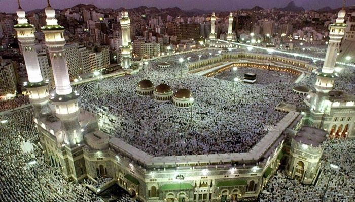 مسجد الحرام، مسجد نبویﷺ میں مغرب کے بعد اعتکاف کا آغاز