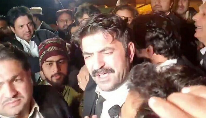 شیر افضل مروت کی ایک شخص کو تھپڑ مارنے کی ویڈیو وائرل
