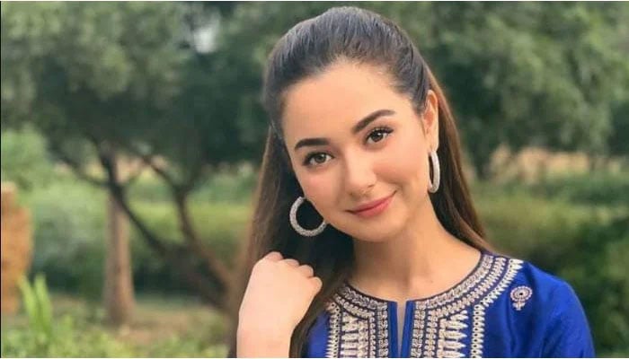 Hania Aamir gets in 'the Laylatul Qadr' spirit, asks fans to 'pray' 