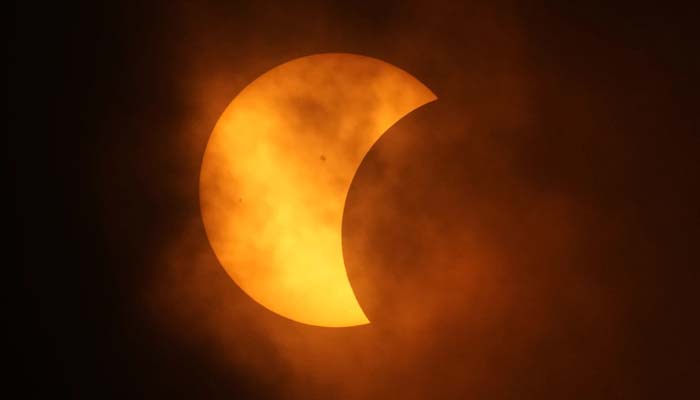 Watch total solar eclipse 2024 through the eye of lens: Pictures inside